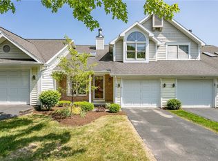 26 Overview Cir, Rochester, NY 14623