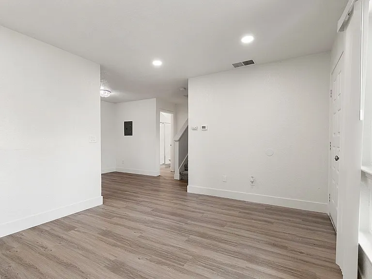 The Huntley Apartments — Photo 10