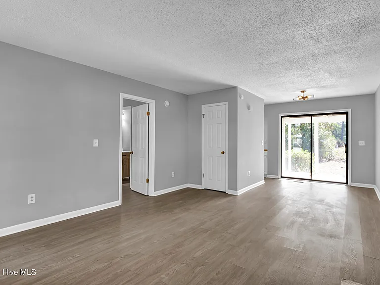 139 Charter Dr — Photo 8