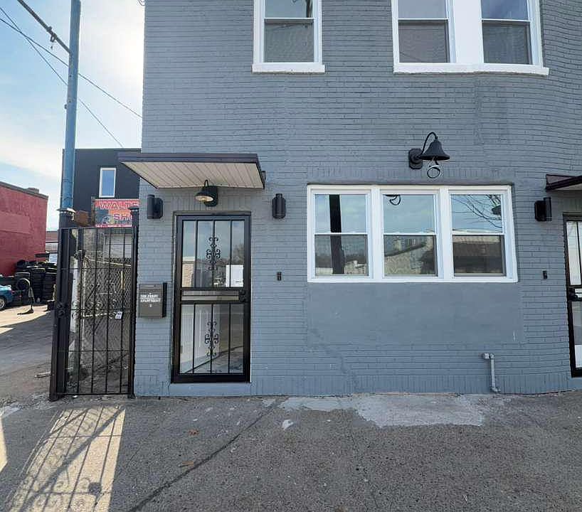 1st image of 539 Perry St