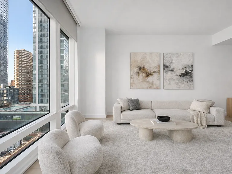 555 W 43rd St #7A — Photo 4