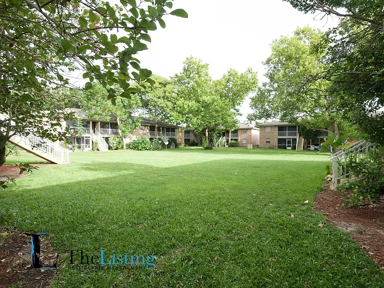 408 Banyon Tree Cir #100 — Photo 24