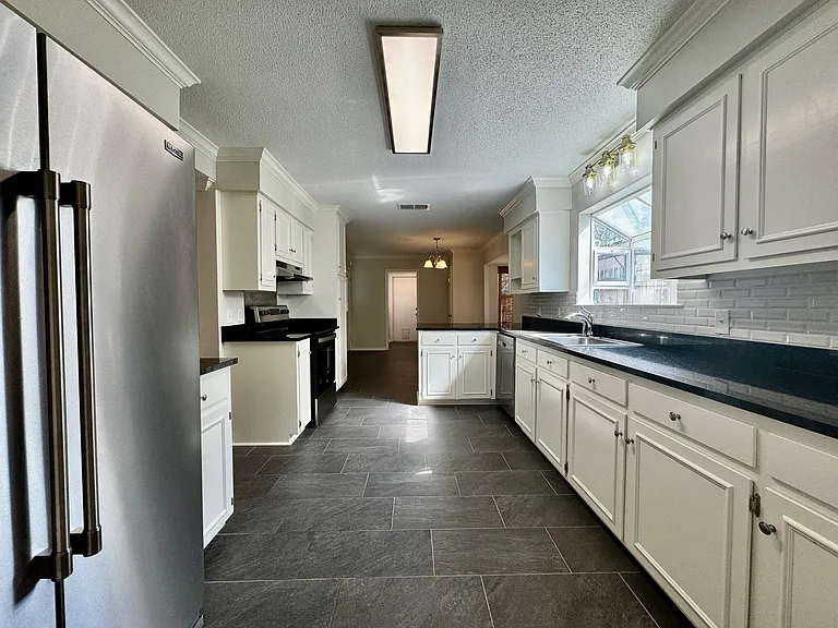 803 Henckley Ave — Photo 11