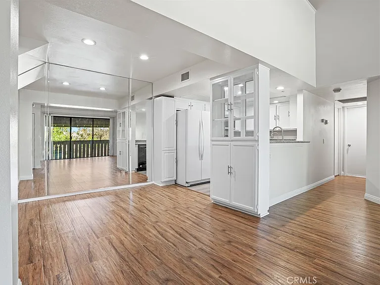 76 Country Mile Rd — Photo 4