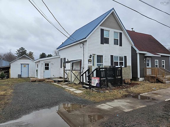 2nd image of 92 Rideau St