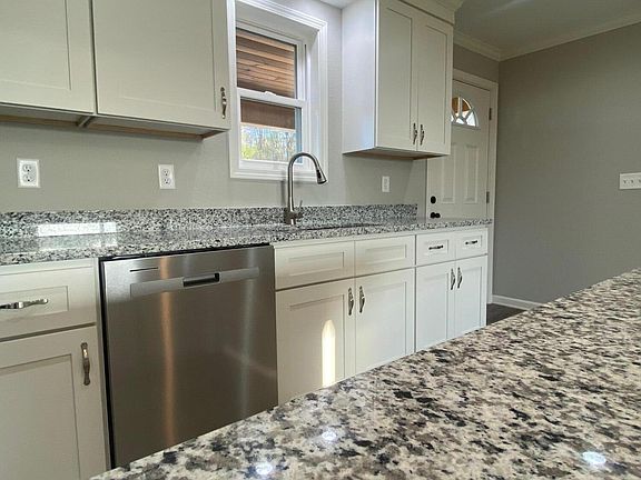 3rd image of 625 Seaton Rd