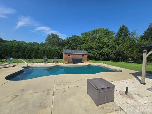 5914 Hanna Ct, Charlotte, NC 28212