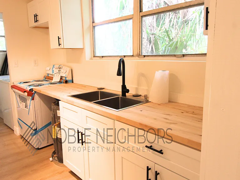 1227 W 3rd St — Photo 8