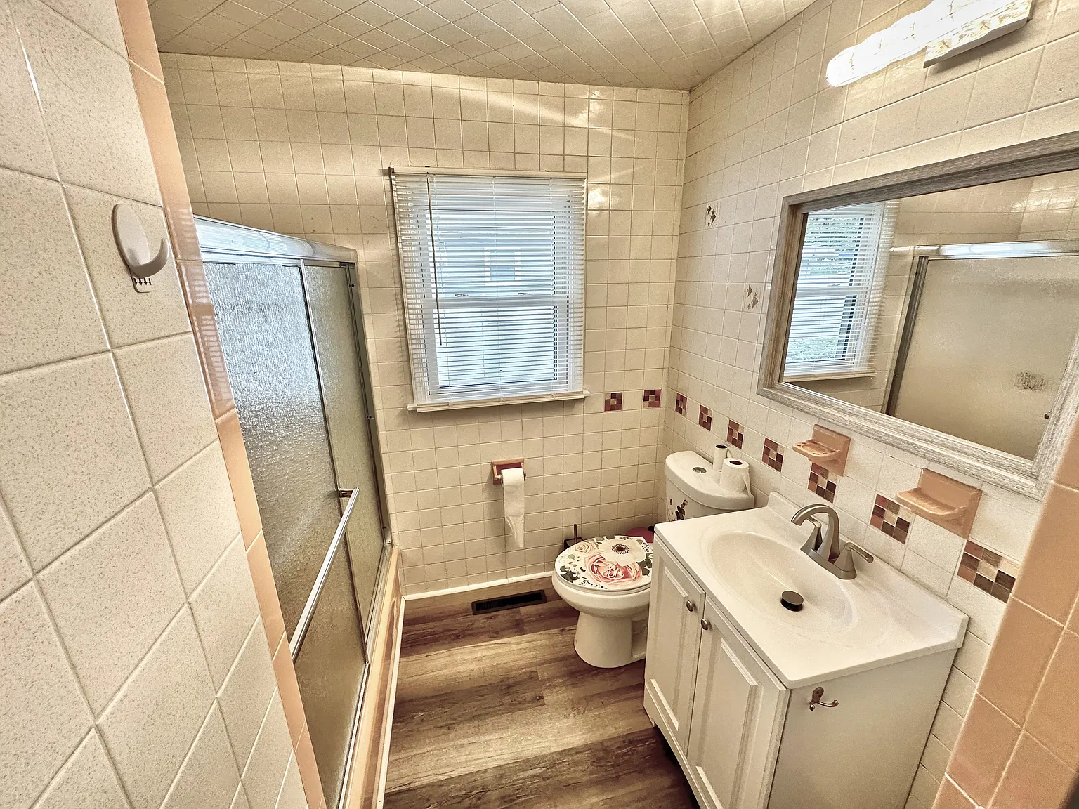 3 bed, 980 sqft, $2,300 — Photo 3