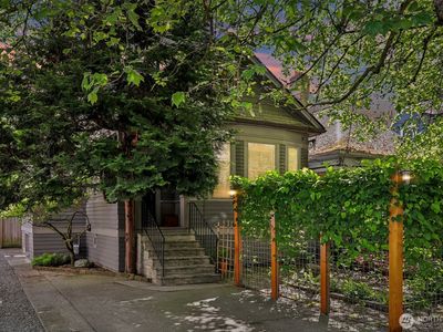 118 10th Avenue E, Seattle, WA, 98102