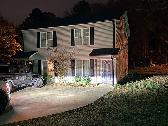 3rd image of 2910 Clermont Ave