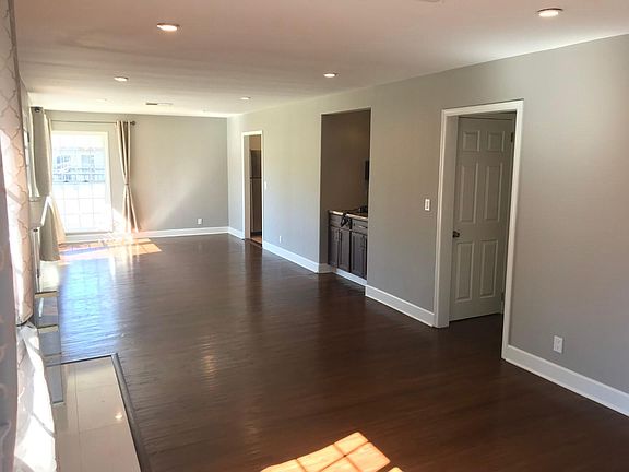 3rd image of 22701 Hatteras St