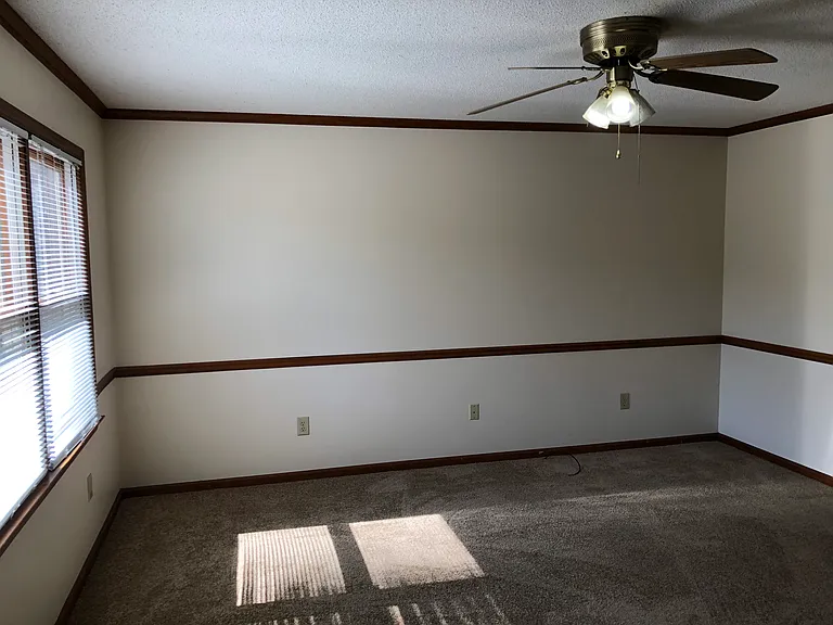 107 Hillcrest Dr — Photo 2