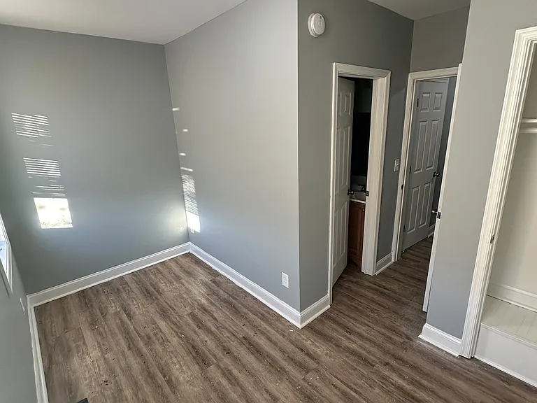 2616 E Biddle St — Photo 9