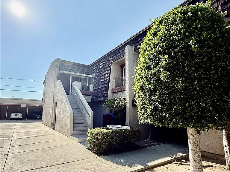 621 N Alhambra Ave — Photo 14