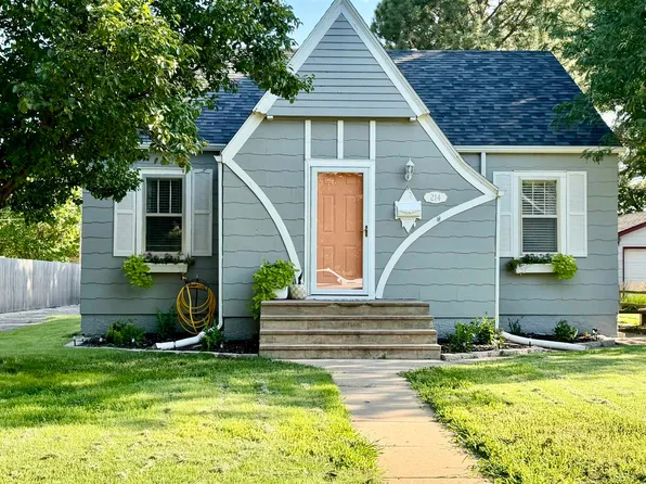 214 E 16th St, Hays, KS 67601