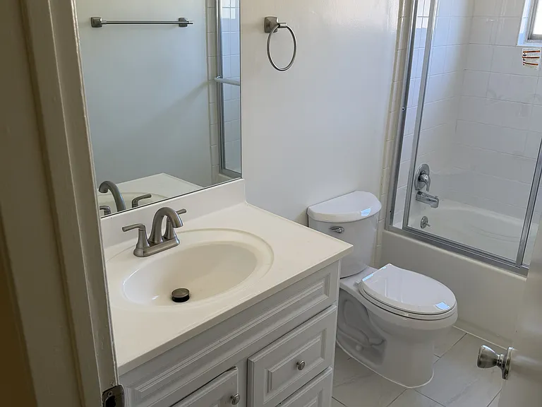 4310 Ventura Cyn Ave — Photo 4