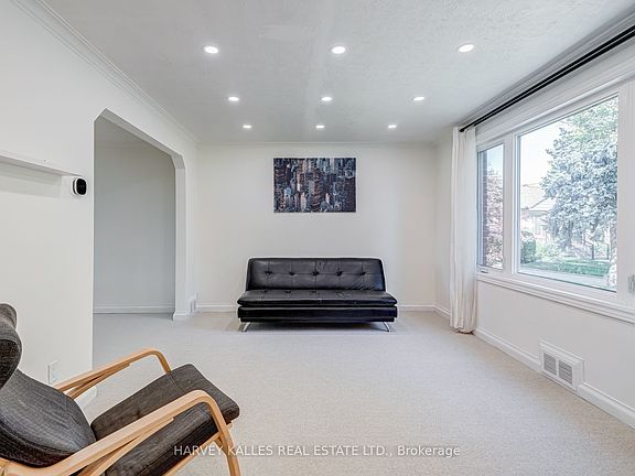 5th image of 8 Crown Ct