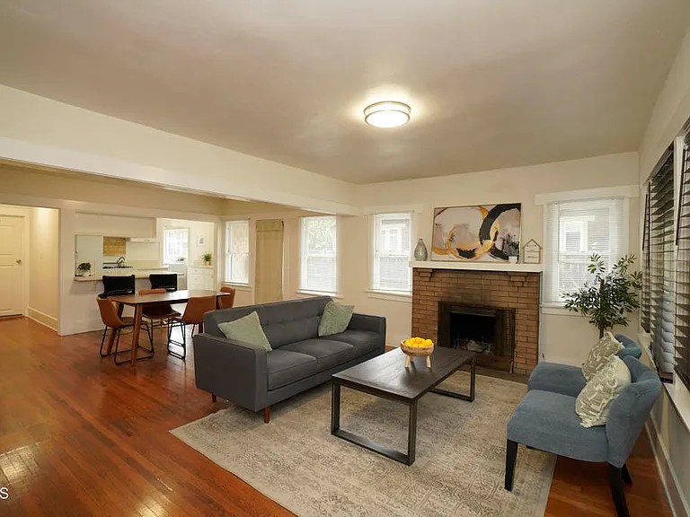 45 N Meridith Ave — Photo 4