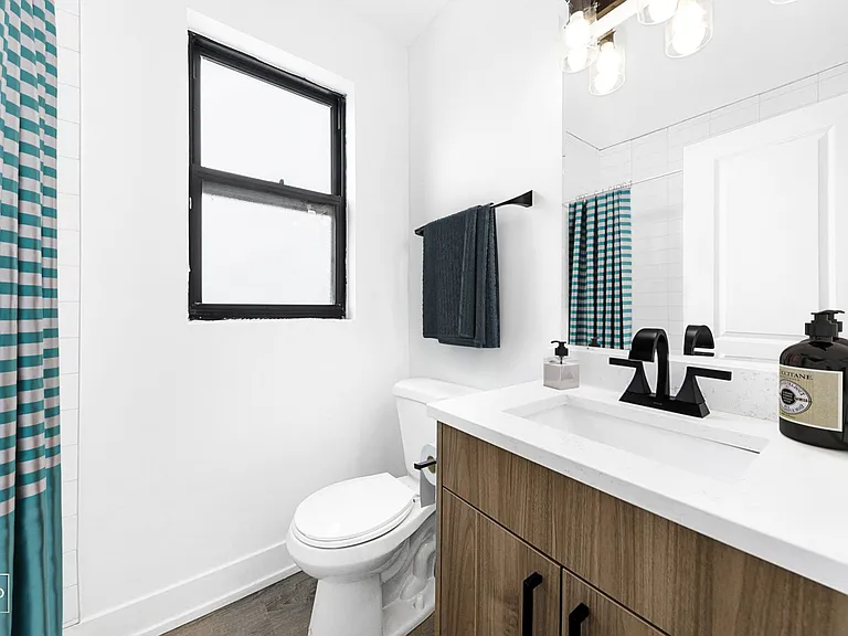 Granville Apartments — Photo 6