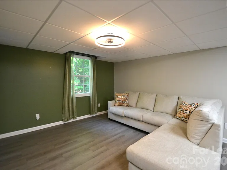 120 Cardinal Dr N — Photo 10