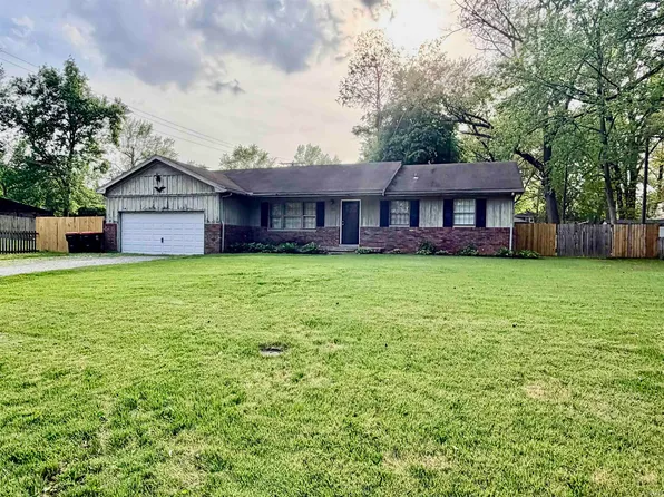 715 Carole Pl, Newburgh, IN 47630