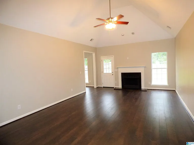 951 Savannah Ln — Photo 2