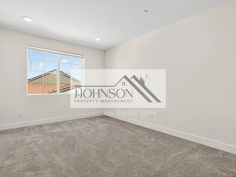 6640 Silverleaf Ct — Photo 11