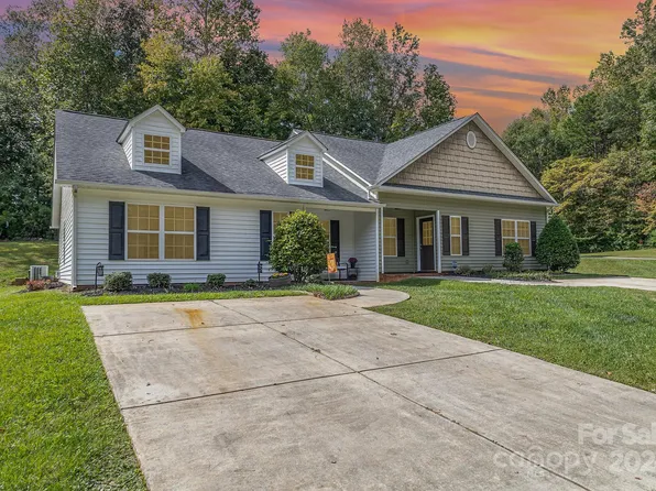 571 Weavers Xing, Fort Mill, SC 29715