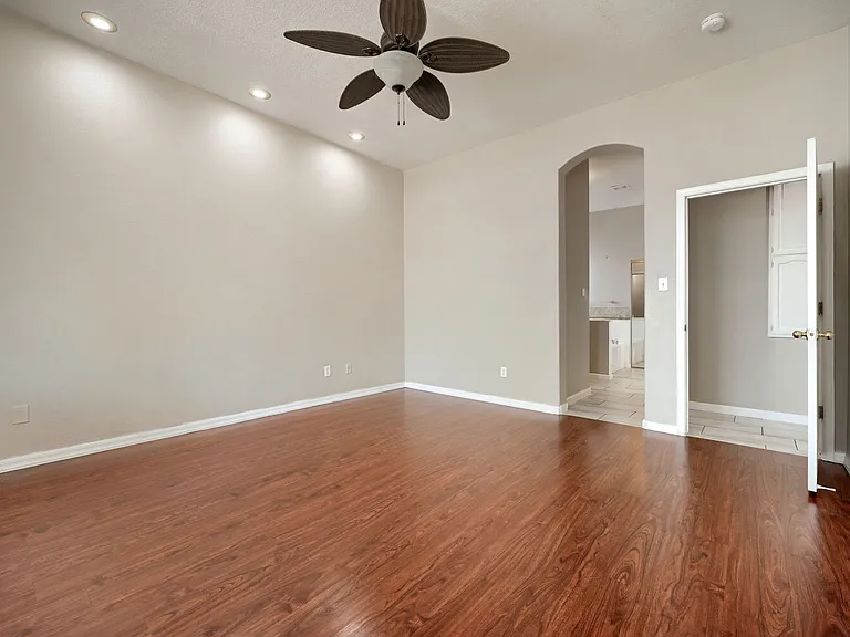5619 W Frier Dr — Photo 10