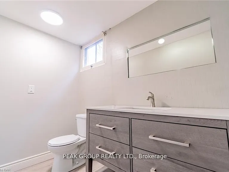 248 Bertie St #LOWER — Photo 9