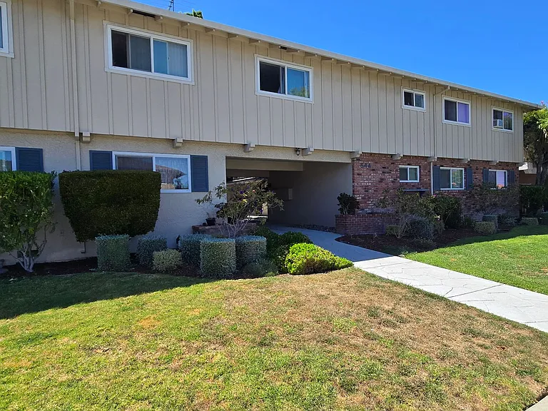 844 Maryann Dr #9 — Photo 2