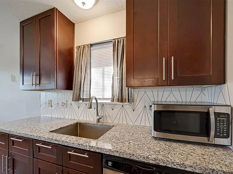 1003 Shadow Mountain Dr — Photo 16
