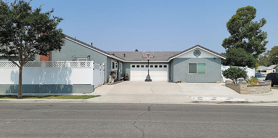 2nd image of 15631 Pelican Ln
