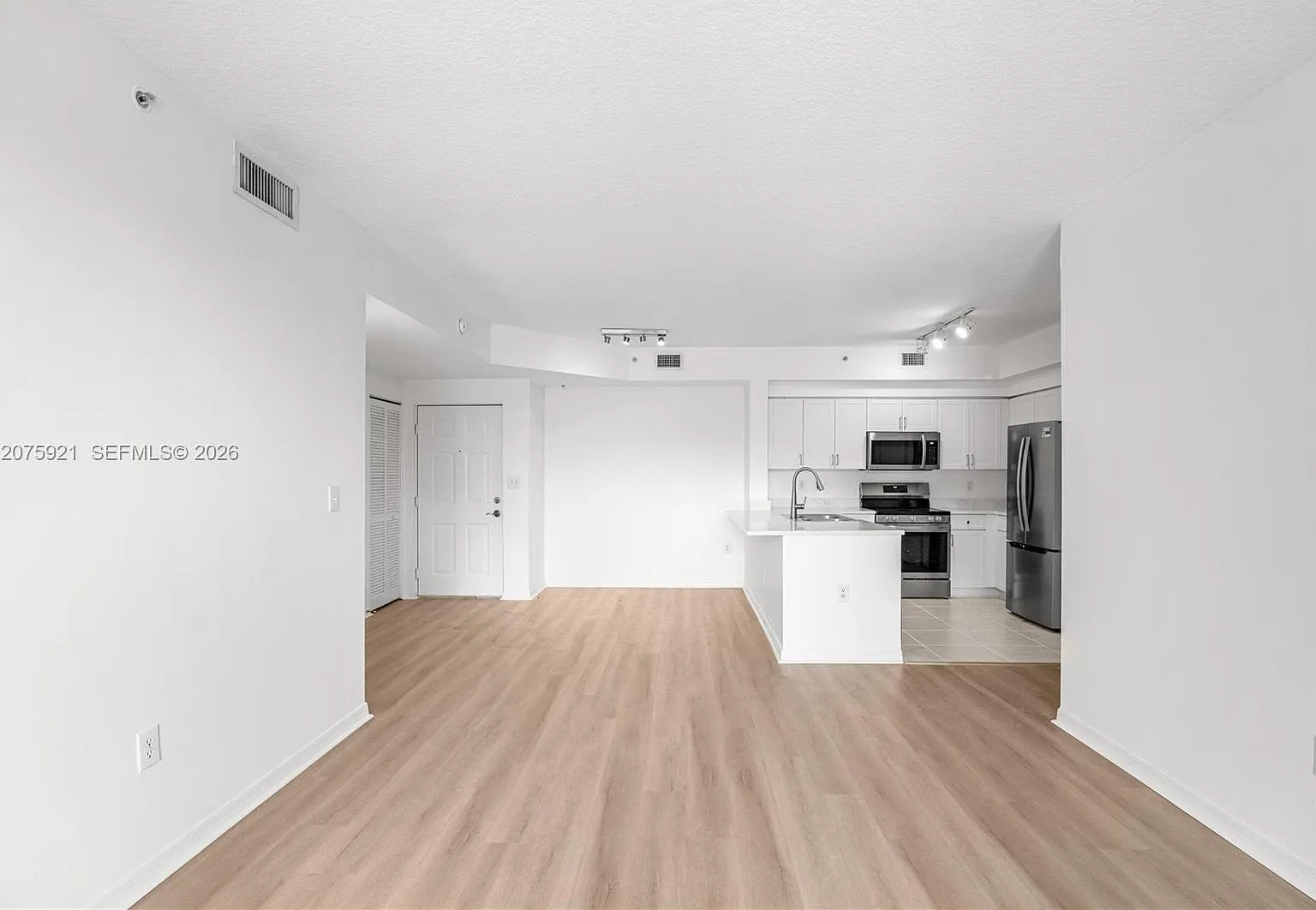 6851 SW 44th St — Photo 3