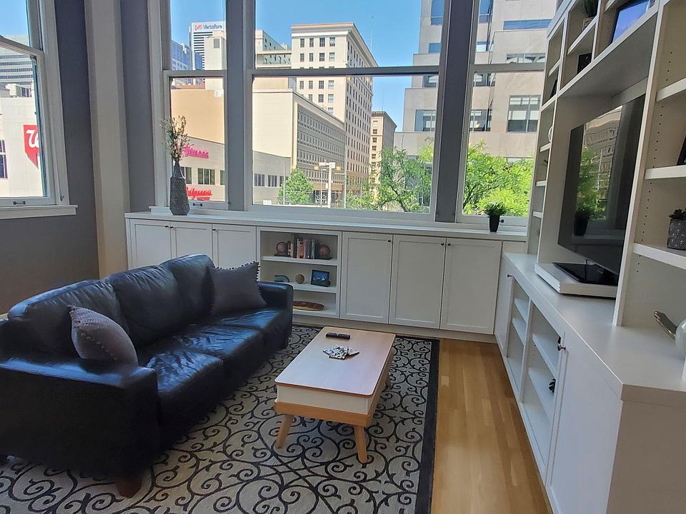 Entertainment room with unbelievable views