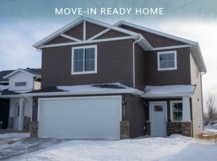 7906 Buckthorn Ave, Horace, ND 58047