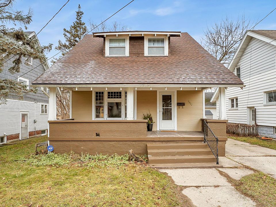 1st image of 1917 Coit Ave NE