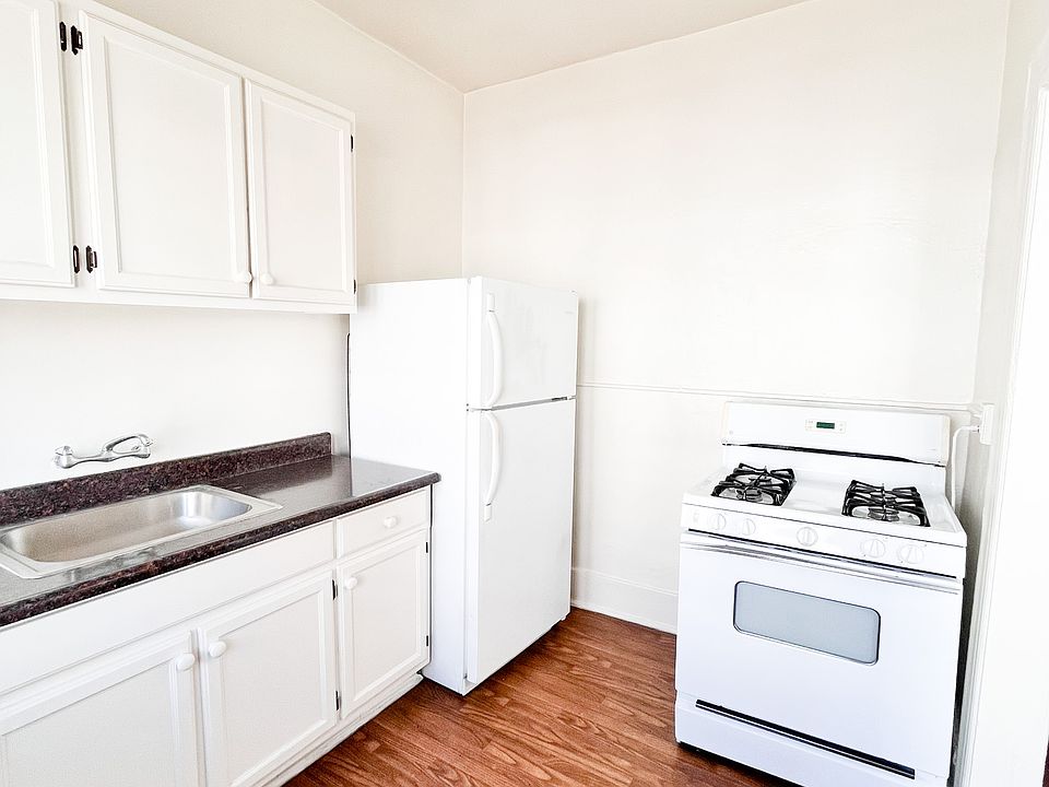 1st image of 2819 Leeward Ave #66cd19588