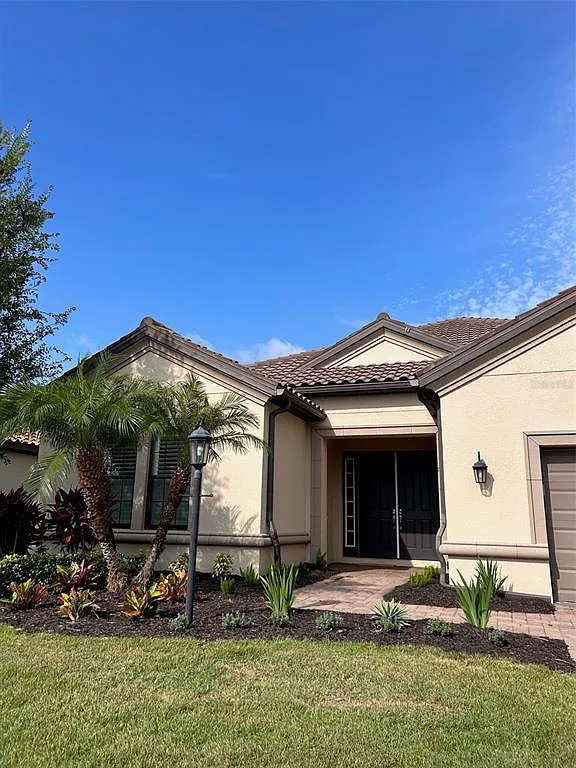 4 bed, 3.0 bath, 3147 sqft, $10,000 — Photo 2