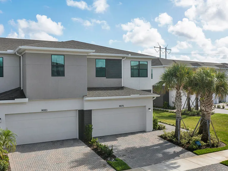 14075 SW Thorens Dr — Photo 2