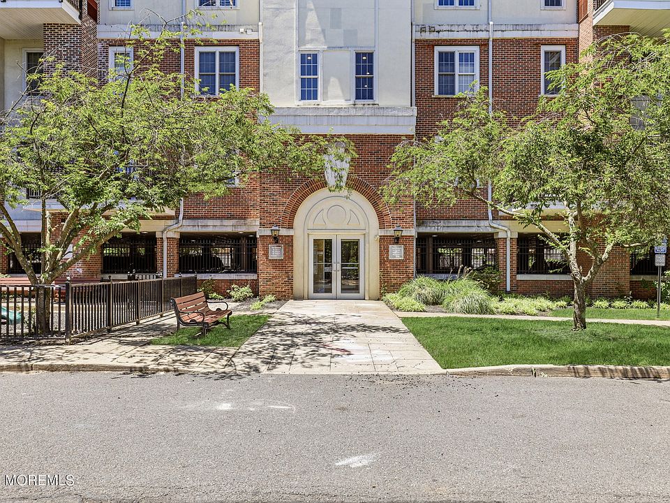 1st image of 956 Madison Avenue