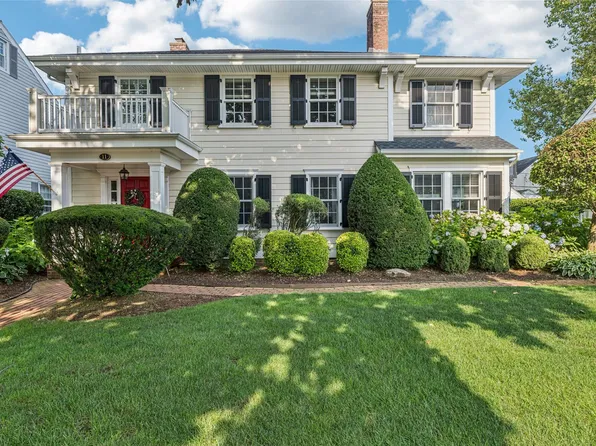 11 Wellington Road, Garden City, NY 11530