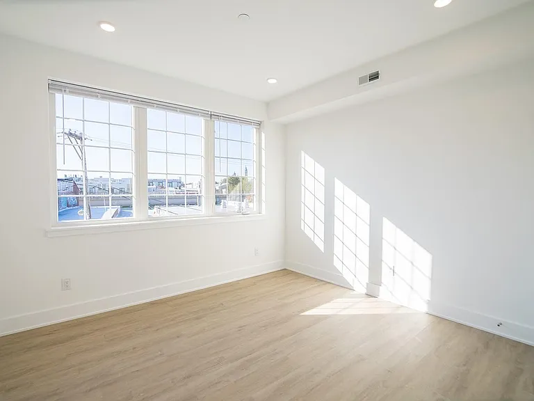 1324 Frankford Ave — Photo 26