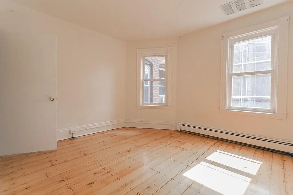 4 bed, 2000 sqft, $6,800 — Photo 1