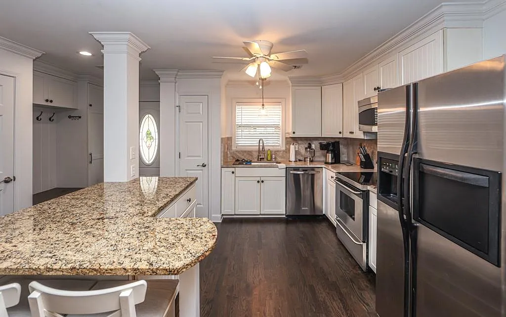 2 bed, 2.0 bath, 1647 sqft, $2,500 — Photo 2