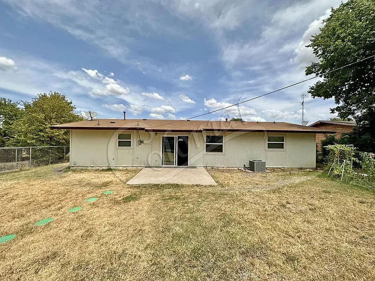 1410 Leader Dr — Photo 14