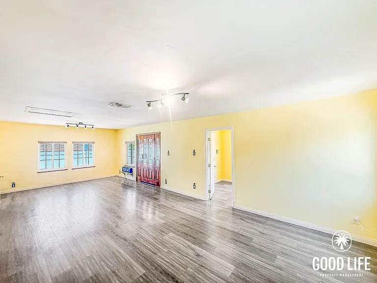623 E St — Photo 3