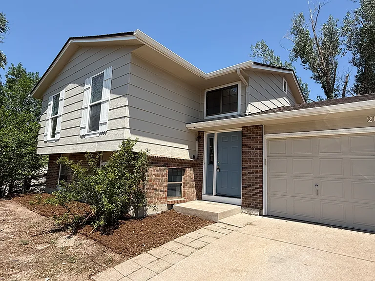 2064 Turner Ct — Photo 1
