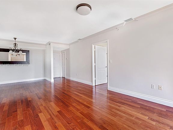 4th image of 2501 Ssw 37th Ave